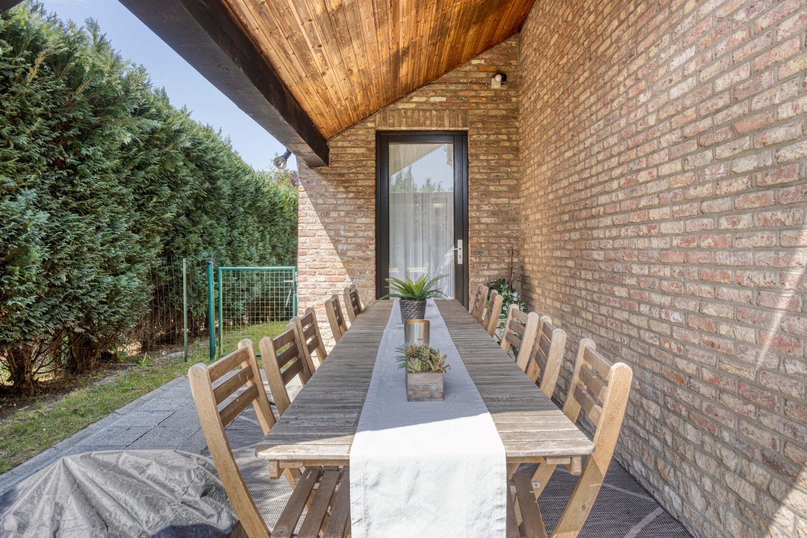 Rustig gelegen open bebouwing met 5 slaapkamers, 3 badkamers, dubbele garage en zonnige tuin in Tervuren – EPC 201 kWh/m&#178; – bewoonbare oppervlakte 339 m&#178; 