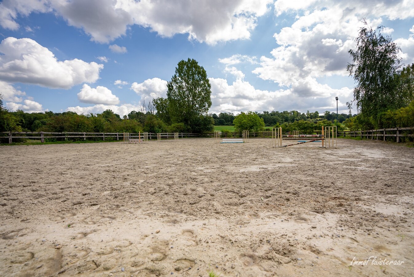 Equestrian property with house to be renovated at ca. 90a in Wonck (Bitsingen). 