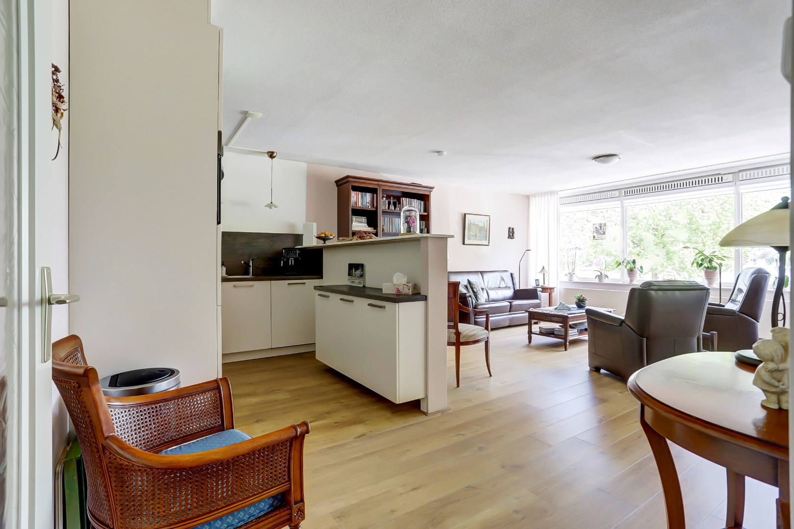 Op een fantastische locatie gelegen 3-kamer woning op de 1e etage met uitzicht op &quot;de Vijver&quot; van Prinsenland. 
