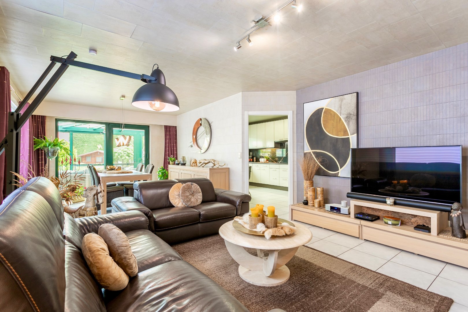 Rustig gelegen, energiezuinige woning op +/- 7a te Buizingen. 