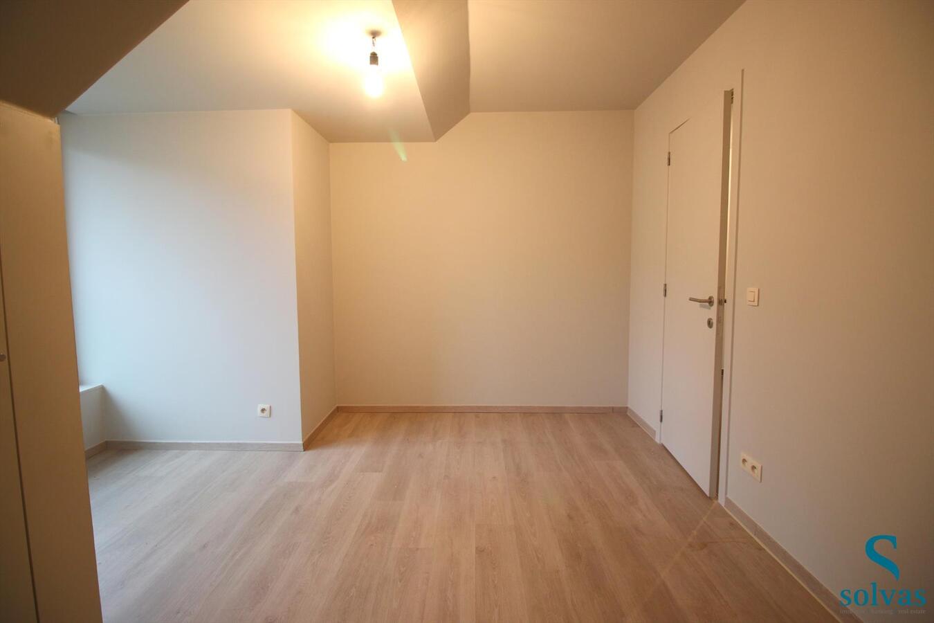 Ruim appartement op de markt van Zomergem! 