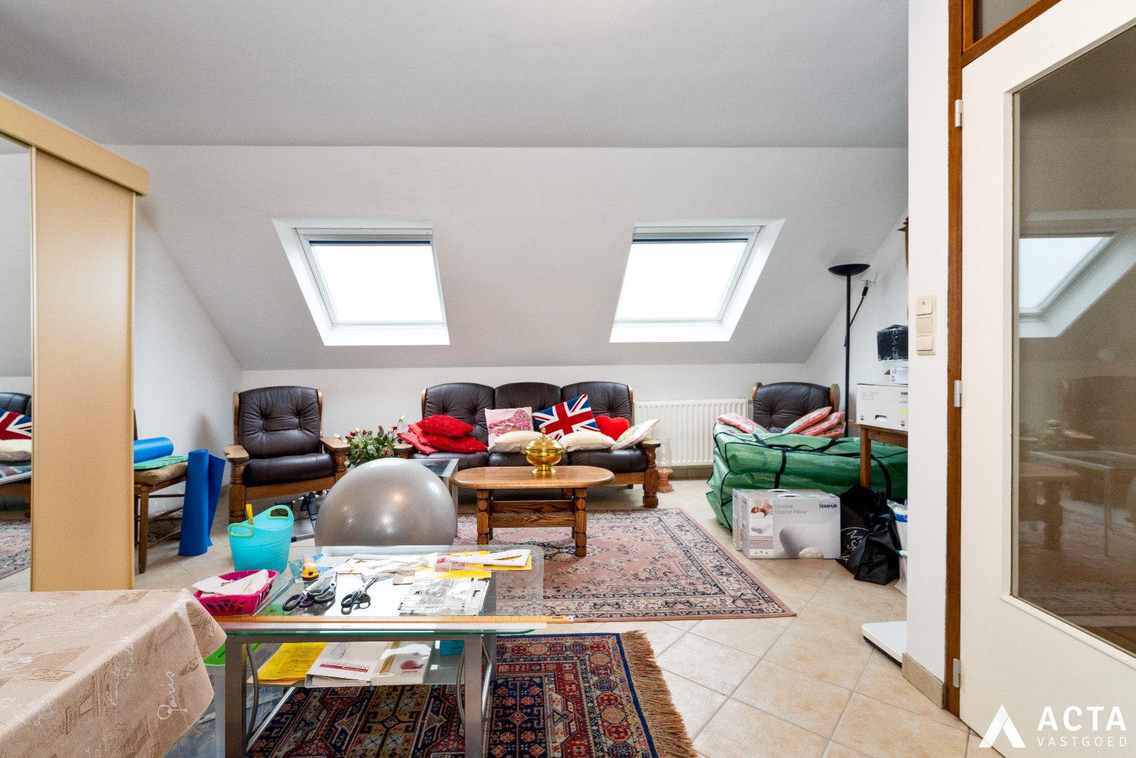 Recente instapklare gezinswoning met  drie slaapkamers en garage gelegen in Mariakerke! 