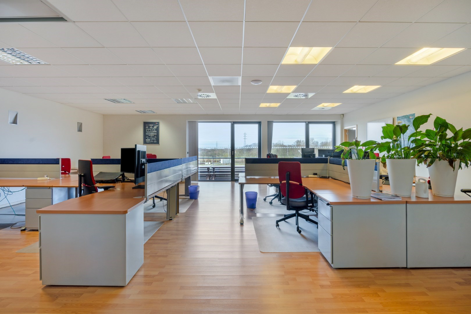 Kantoor te koop in het industriepark te Haasrode/Heverlee met 14 parkings - opp. 626 m&#178; - verkoop van aandelen 