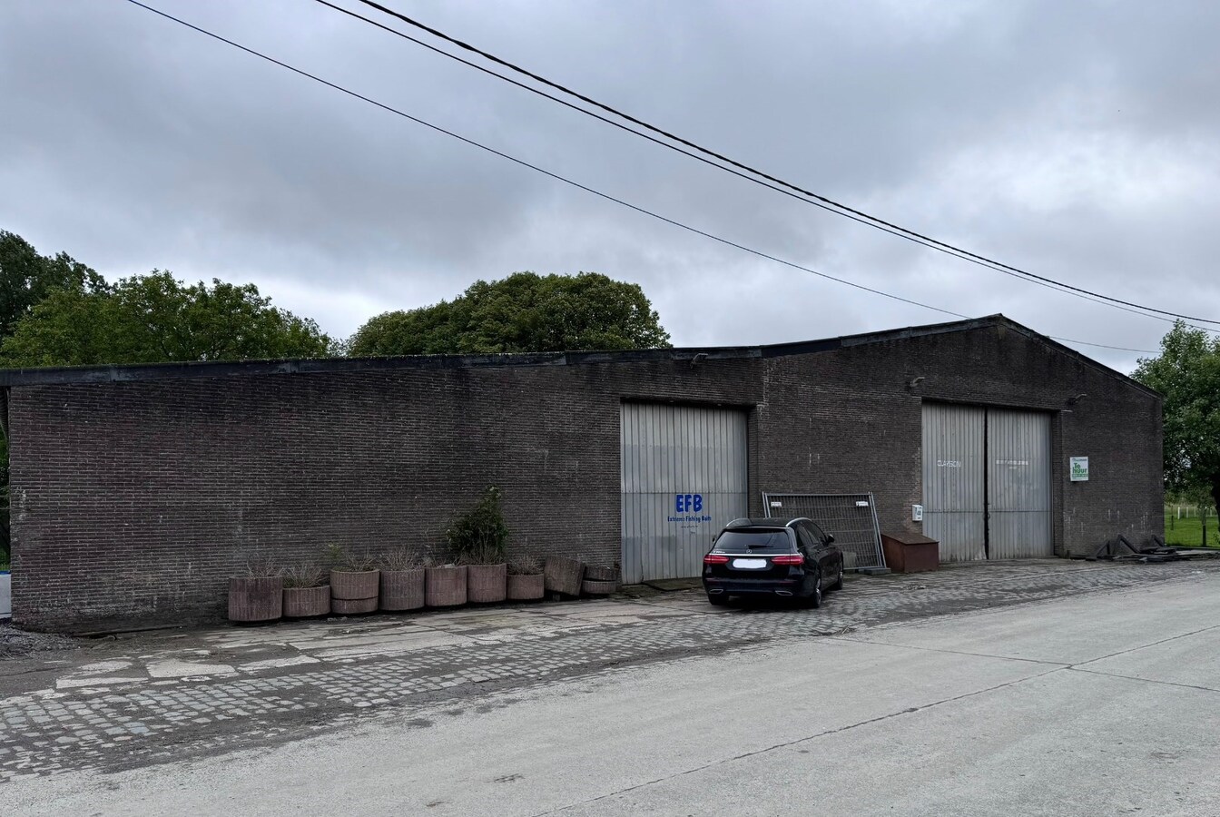 Ruime loods in de dorpskern van Oostkerke (Diksmuide) 