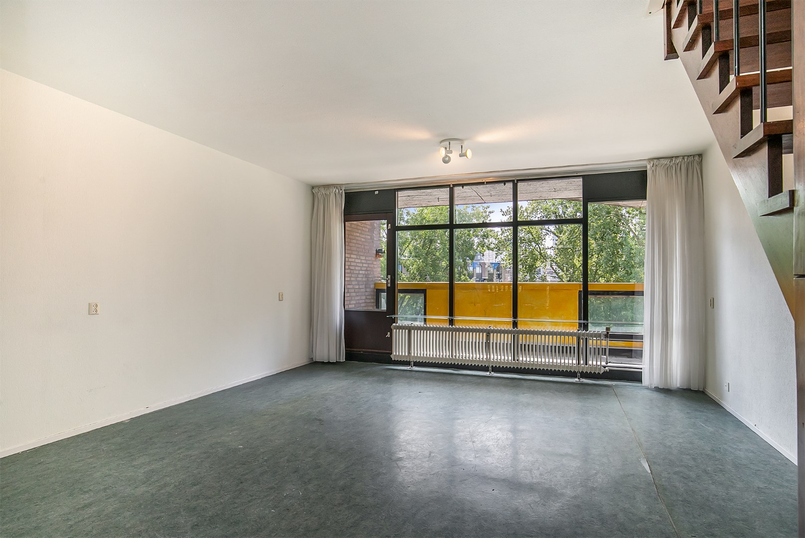 Zoekt u meer dan 100 m2 woonplezier met balkon op zuiden in het centrum van Rotterdam ? 