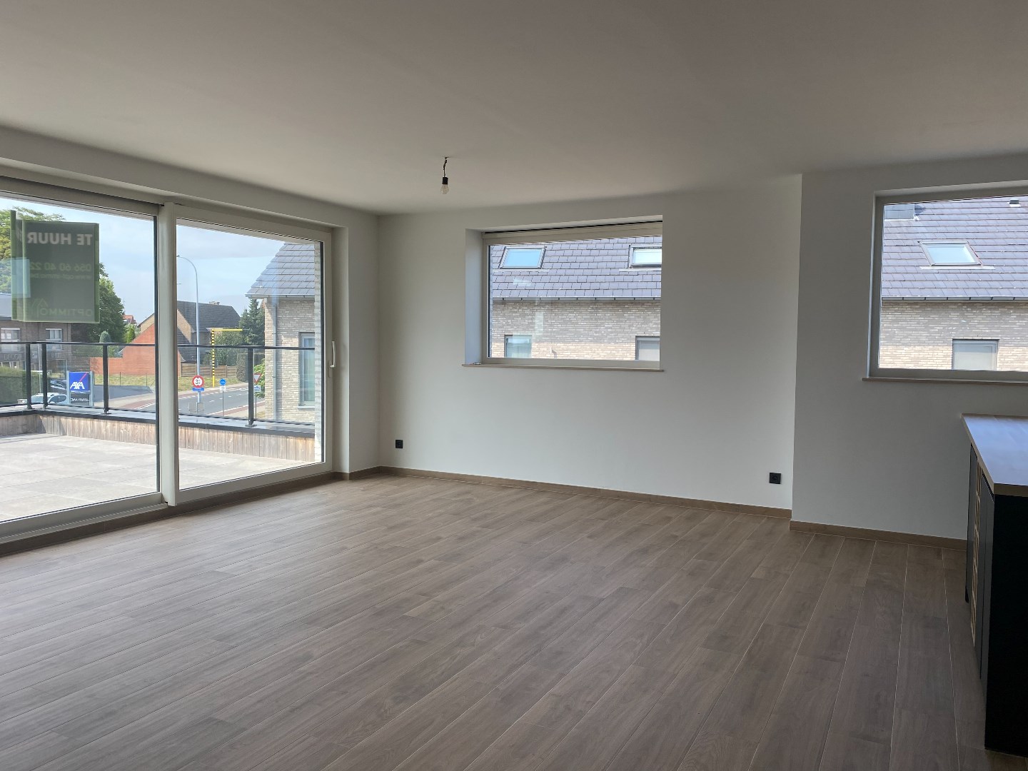 Nieuwbouw luxe appartement op de eerste verdieping met 2 grote terrassen, 2 slaapkamers en mogelijkheid om een garage bij te huren. 