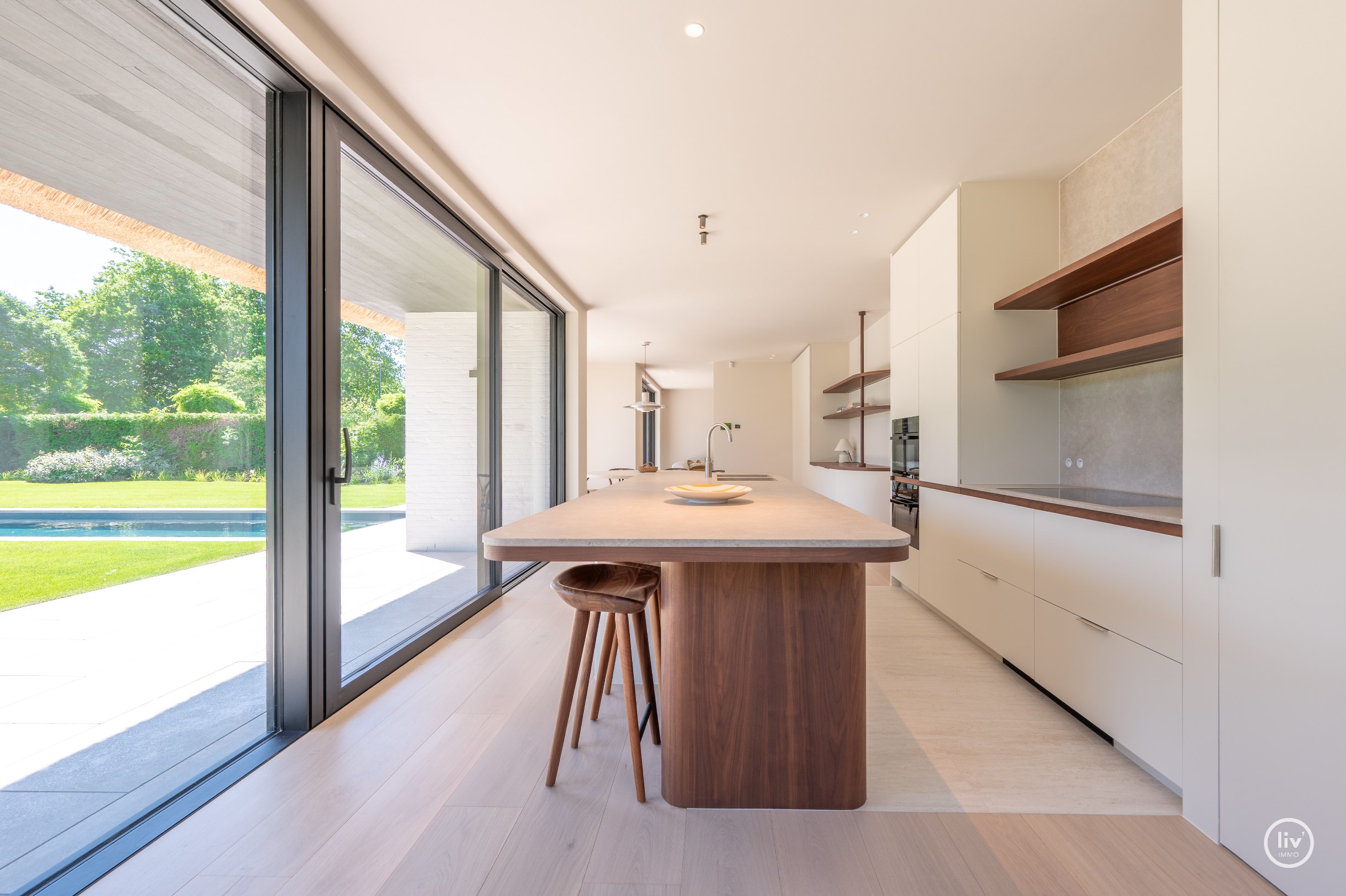 Journ&#233;e portes ouvertes samedi 4/07 de 14h &#224; 16h. Villa neuve exclusive avec piscine et jardin orient&#233; sud sur un grand terrain de 1.071m2. 