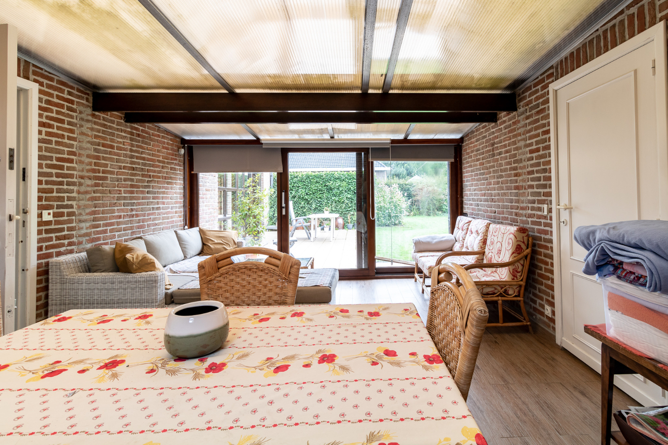 Ruime alleenstaande woning met dubbele garage te Koekelare 