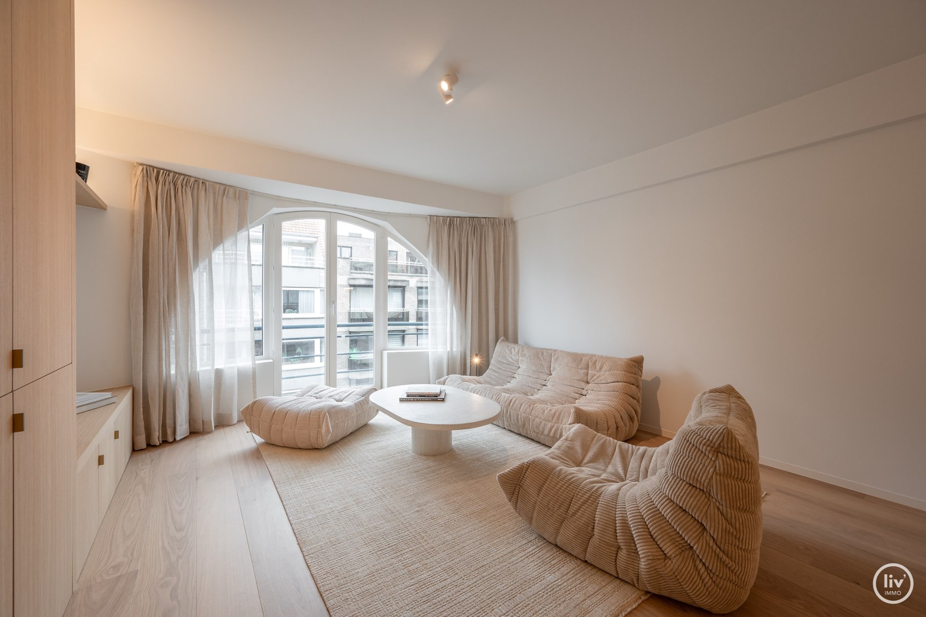 Magnifique appartement r&#233;nov&#233; de 2 chambres sur la Lippenslaan avec des finitions haut de gamme. 