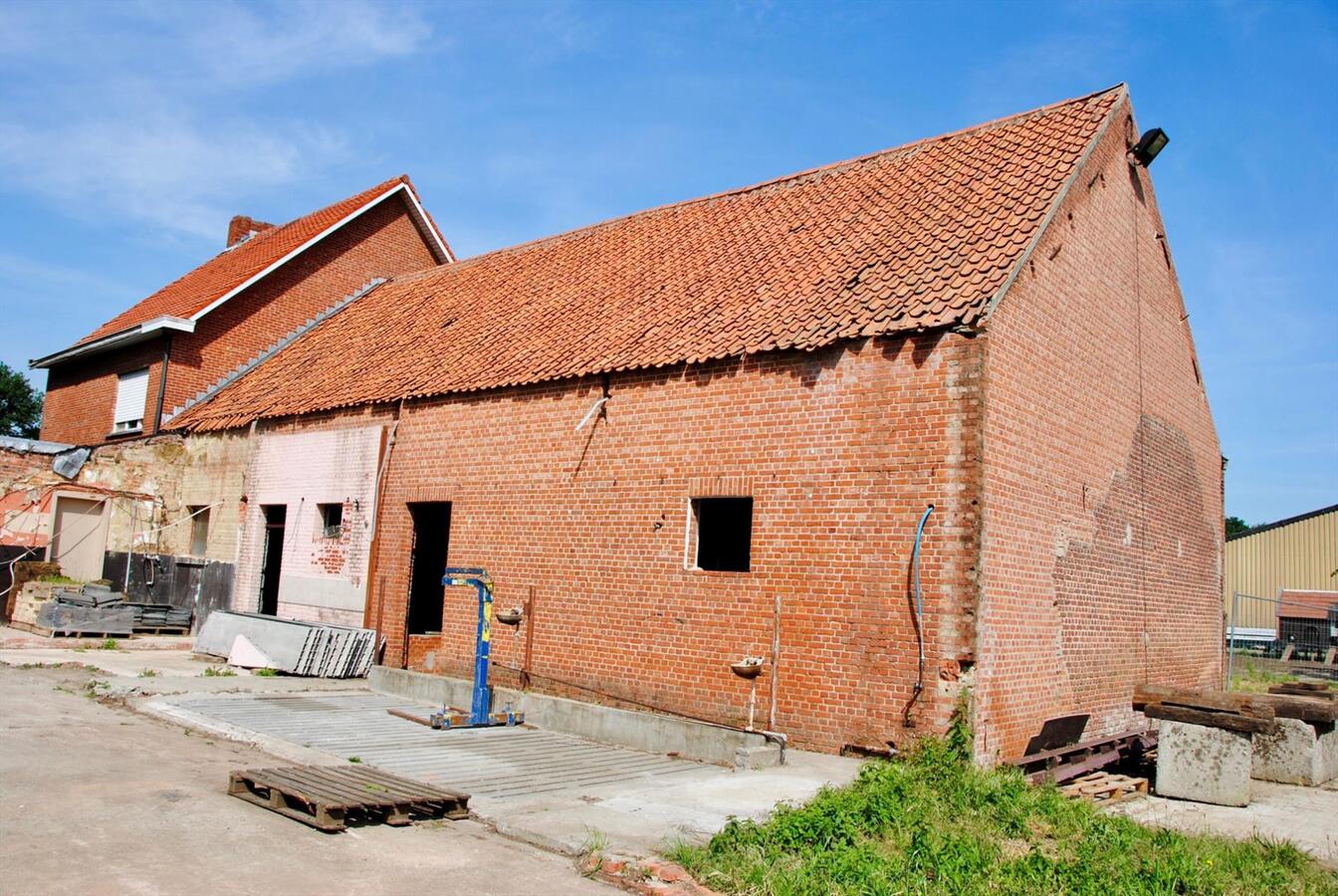 IN OPTIE; Ruwbouw woning met te renoveren stalgebouw op ca. 1,66 ha te Olen 