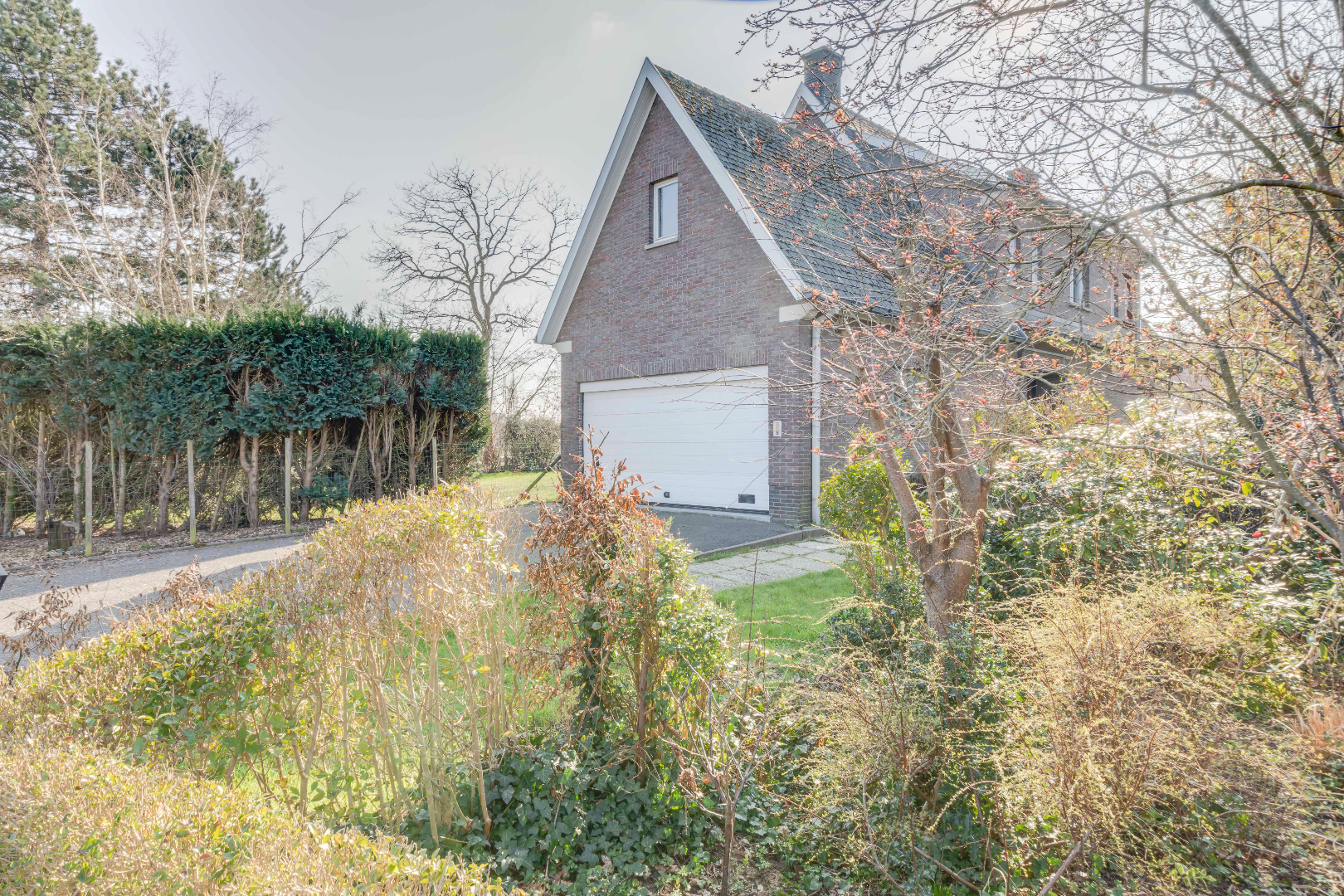 VERKOCHT ! Ruime villa (250m&#178;) op mooi stuk grond (912m&#178;) 