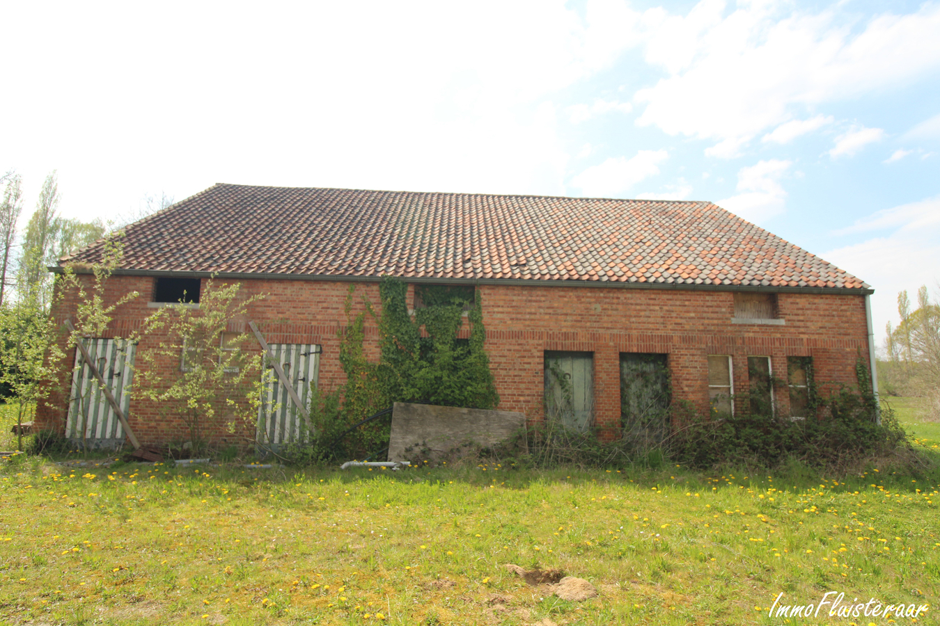 IN OPTIE - Te renoveren woning met stalgebouw/landgebouw en grond op ca. 4,20ha te Aarschot (Vlaams-Brabant) 