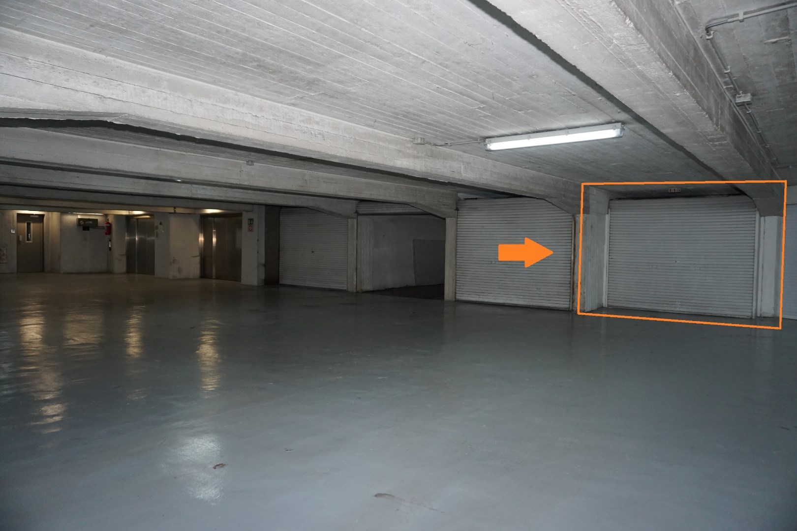 GARAGE BOX  OP TOPLIGGING - CENTRUM OOSTENDE ! 