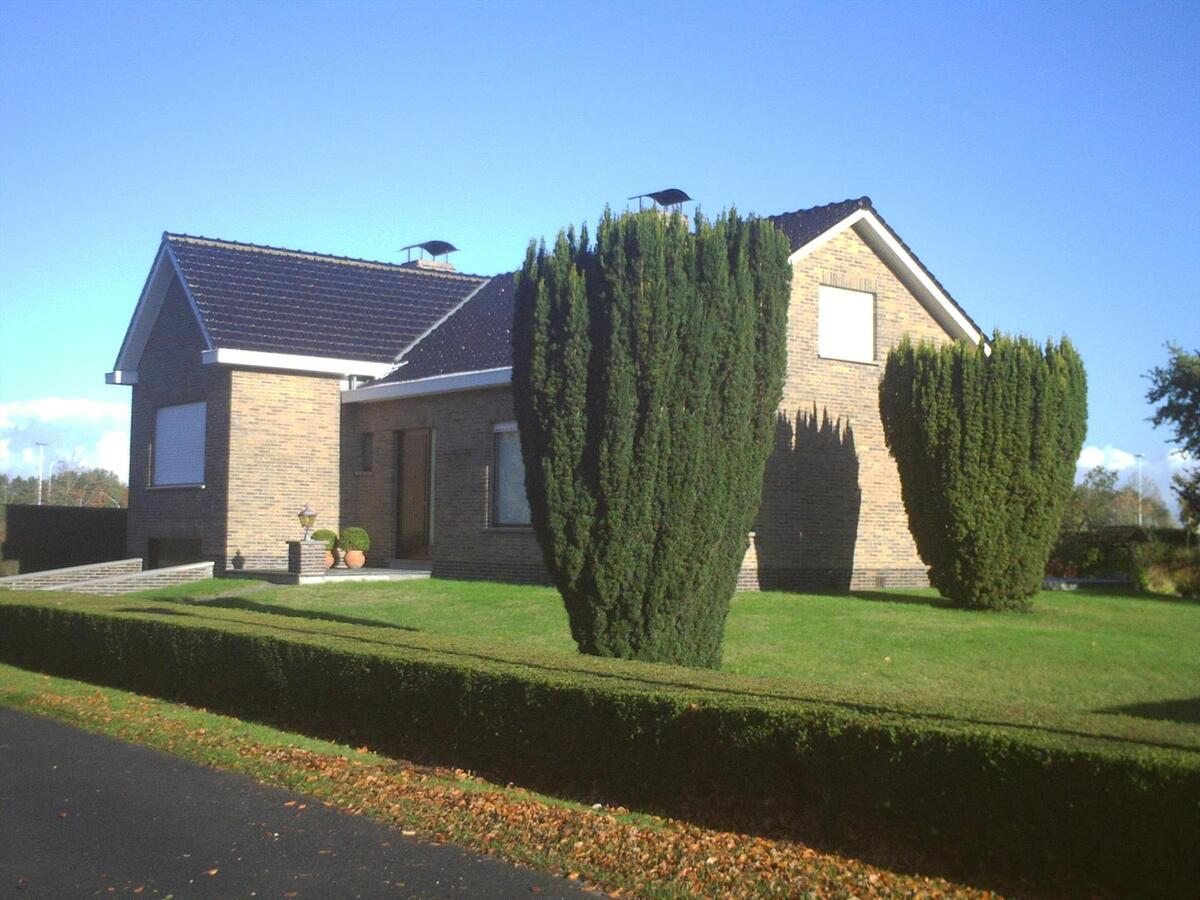 TE KOOP: ALLEENSTAANDE WONING OP TOPLOCATIE 