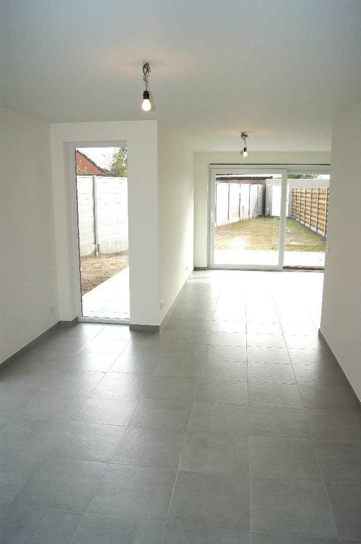 Perfect uitgeruste energiezuinige woning met 4 slpk, tuin en garage, Torhout 