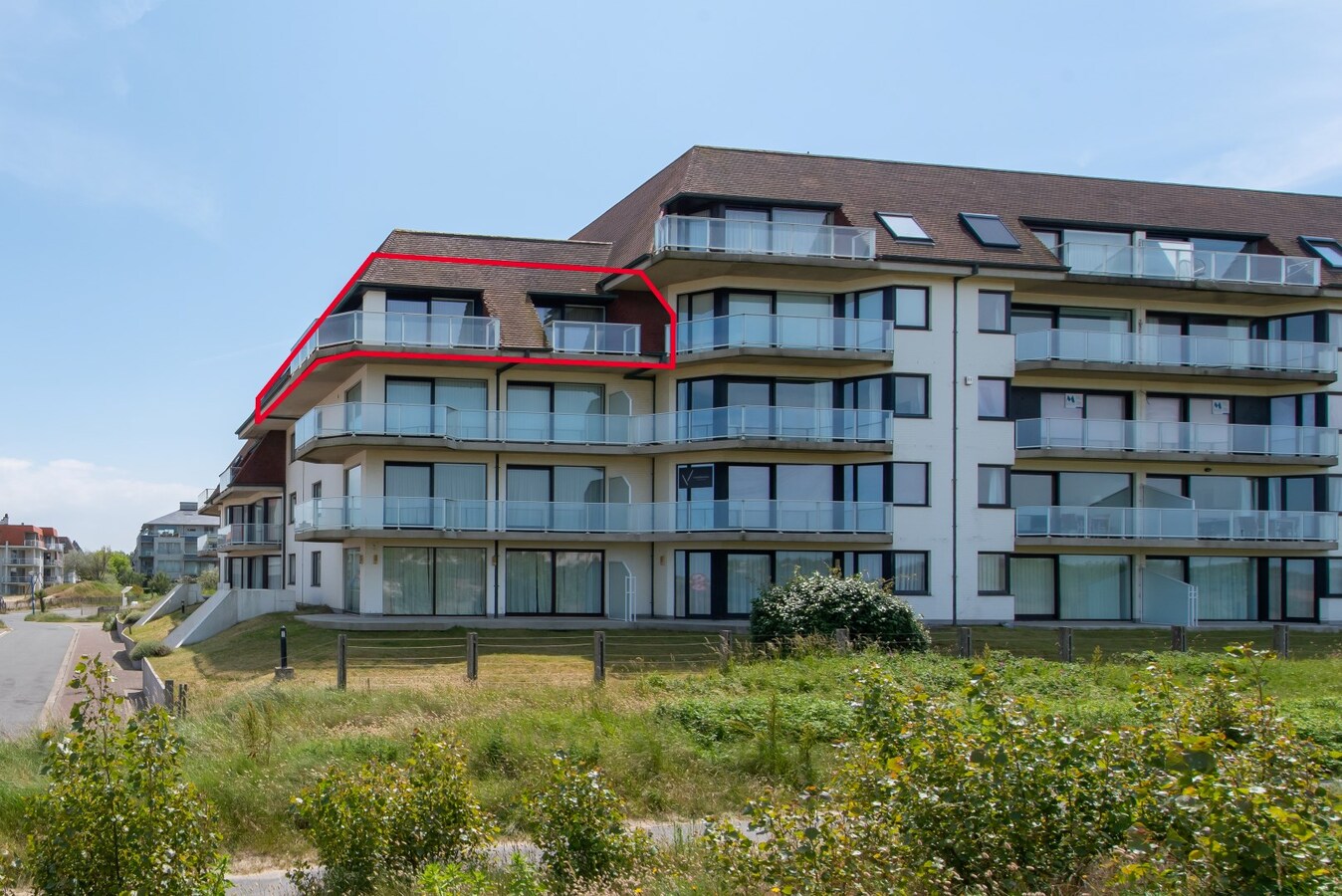 Luxueuze penthouse met drie slaapkamers en frontaal zeezicht in Res. Eden Beach 