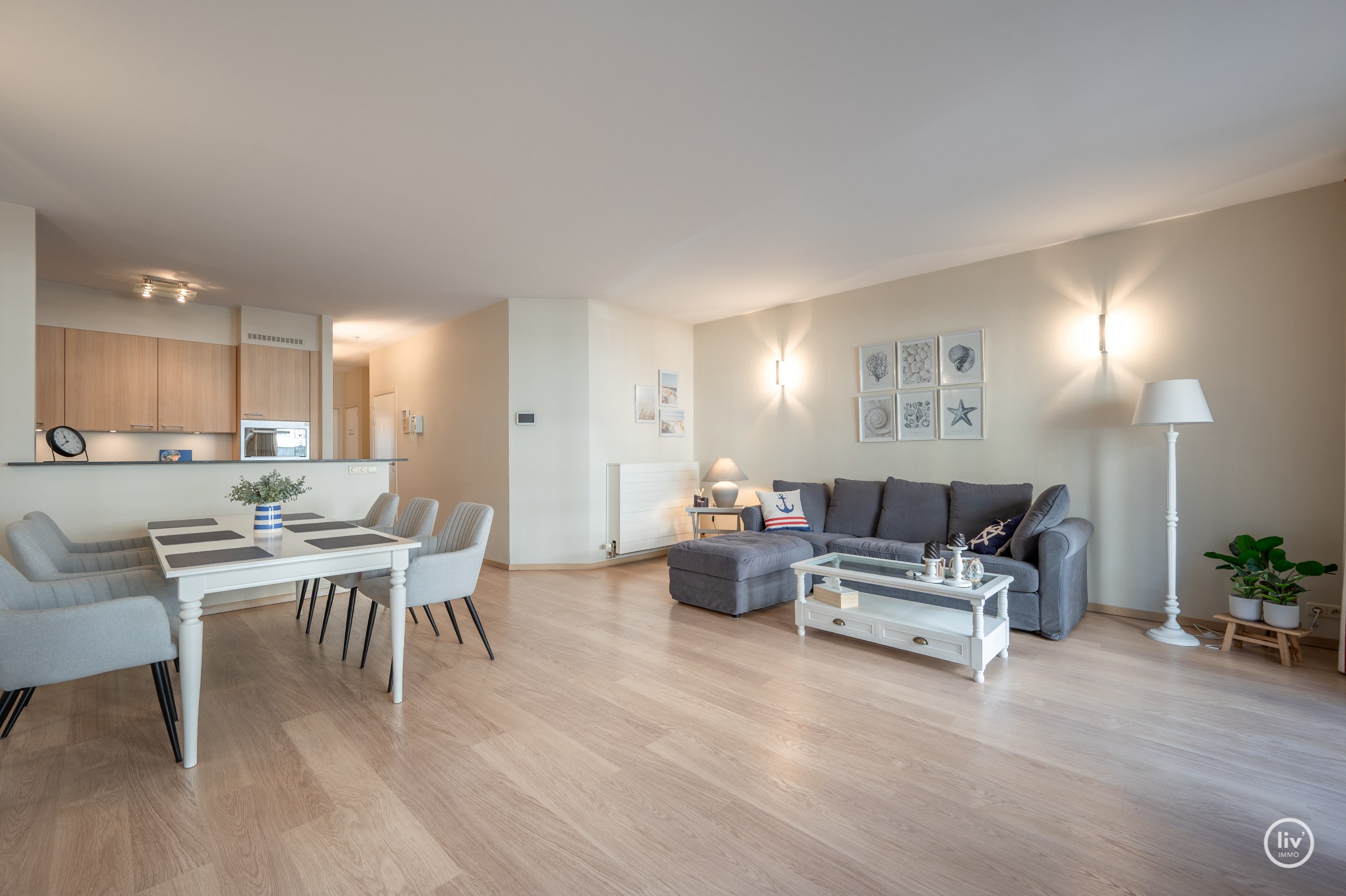 Instapklaar appartement met mooi zonneterras, gelegen op de Dumortierlaan. 