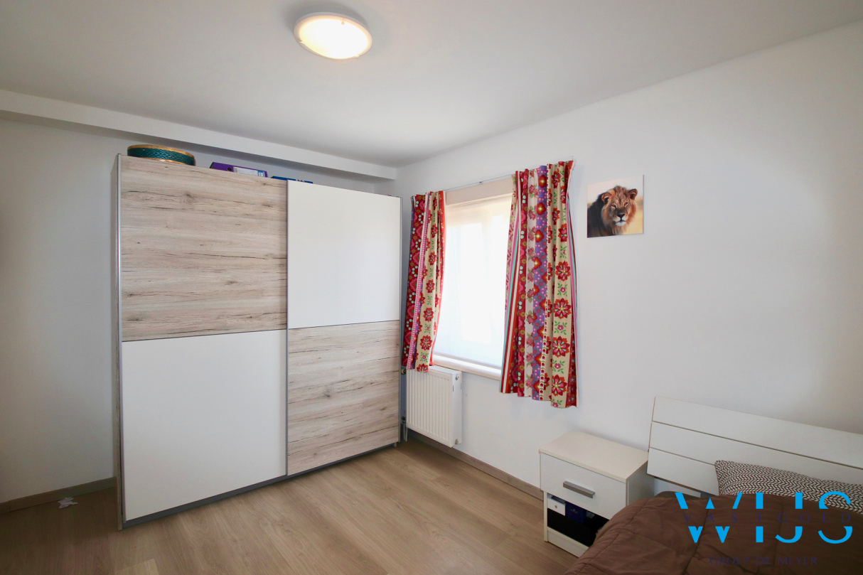 Tof woonhuis op een ideale locatie in OOSTEEKLO ! 