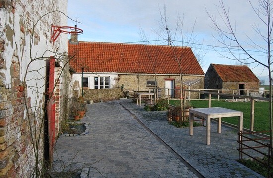 Historisch te renoveren hoeve op 0,8ha 