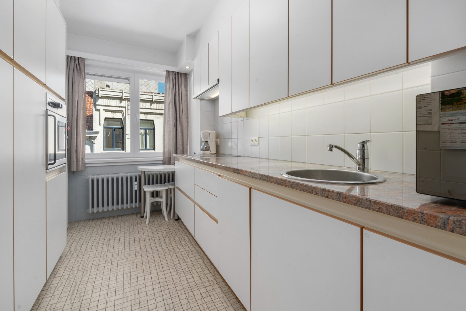 RUIM APPARTEMENT MET 2 SLAAPKAMERS IN CENTRUM OOSTENDE 