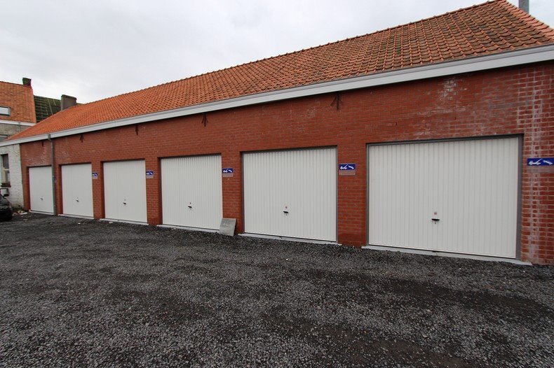1 afzonderlijke gemetste garage te huur te Koekelare 