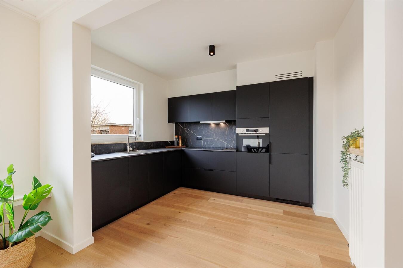 Kwalitatief gerenoveerd appartement met terras! 