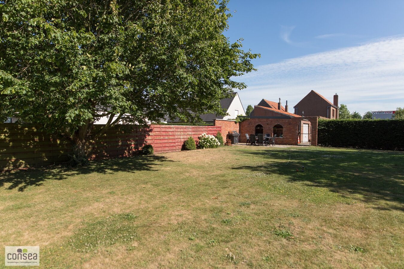 TE KOOP: VRIJSTAANDE WONING OP EEN MAGNIFIEK STUK GROND. 