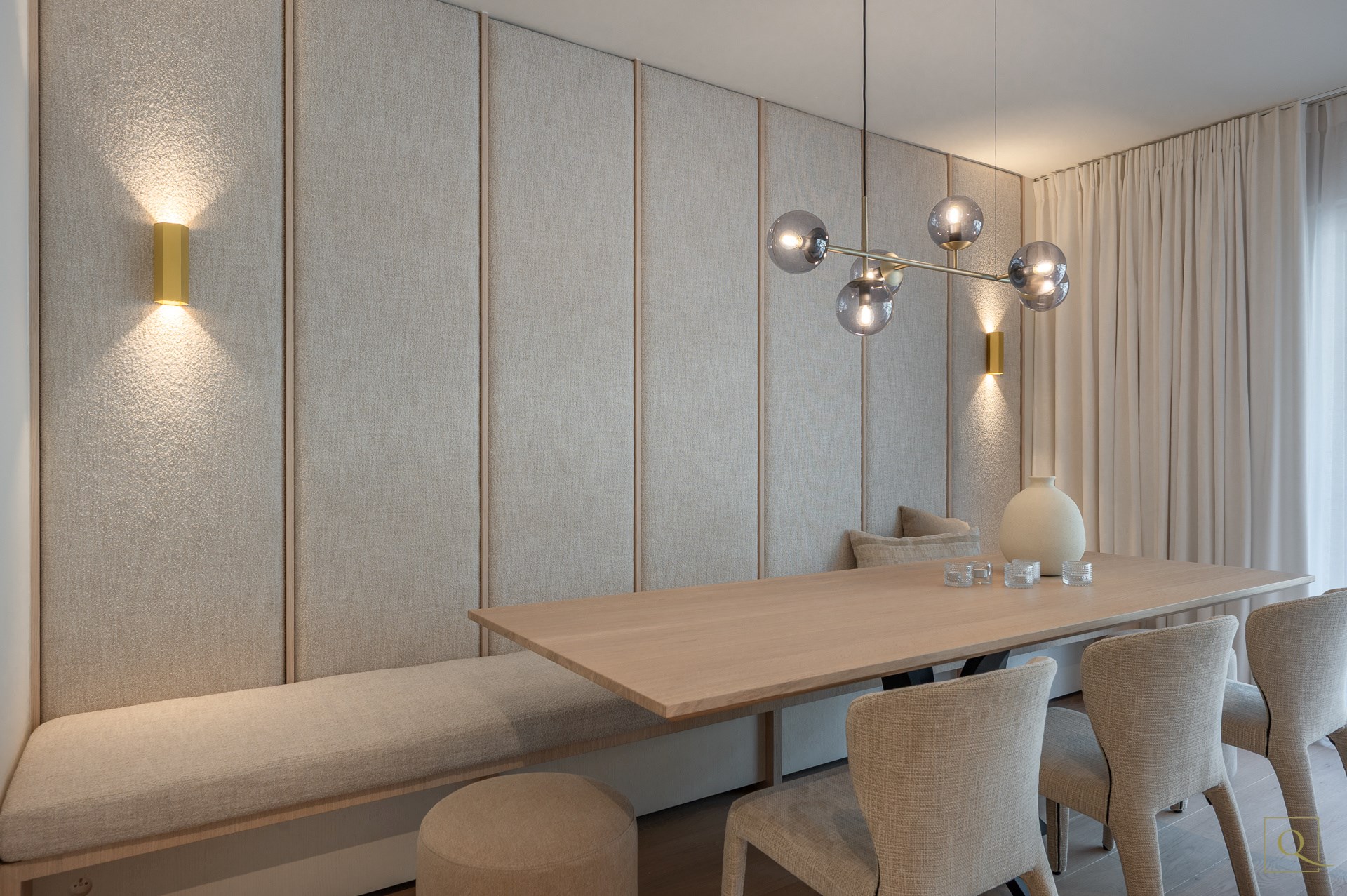 Appartement de luxe &#233;l&#233;gamment r&#233;nov&#233; avec deux terrasses ensoleill&#233;es &#224; proximit&#233; de la plage et des commerces. 