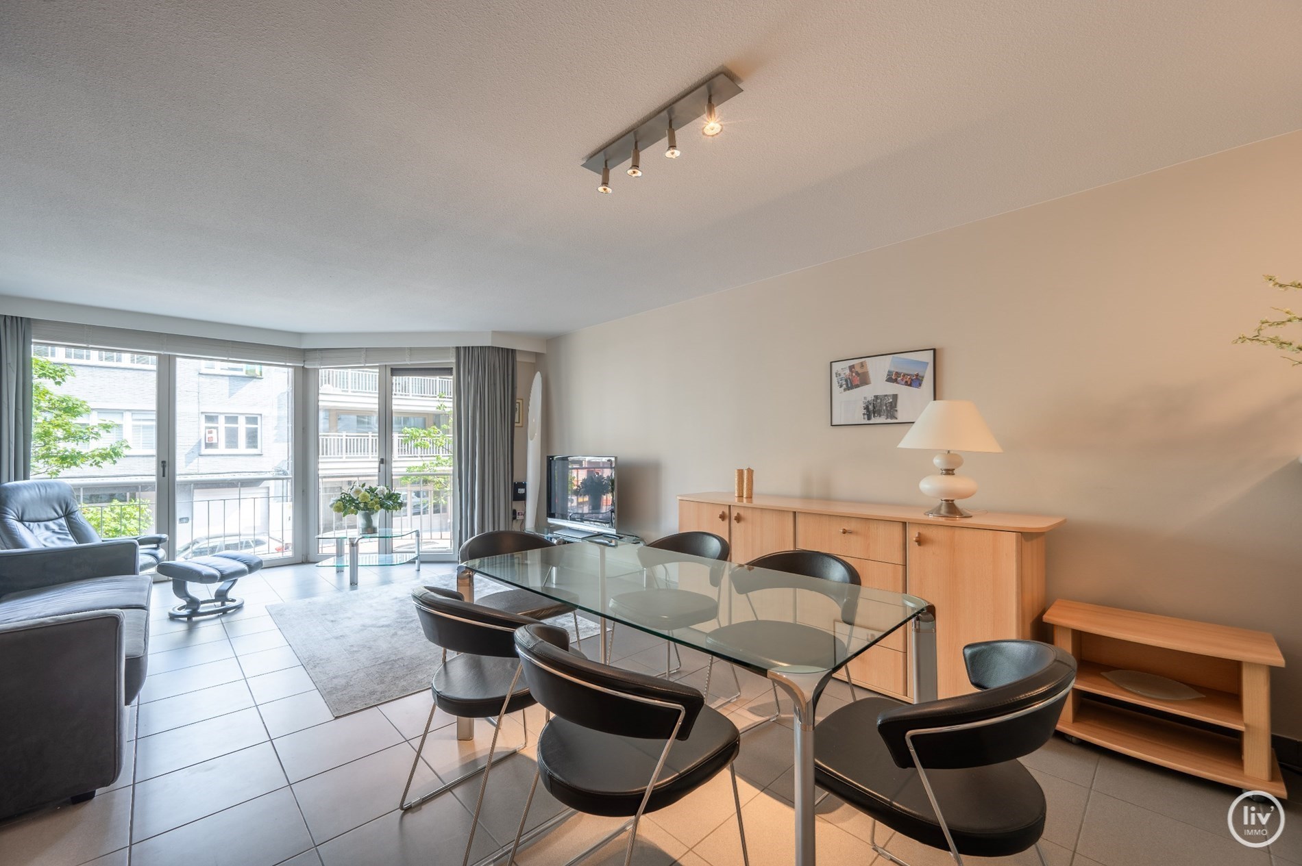 Ruim 1 slaapkamer-appartement op een topligging op de Bayauxlaan te Knokke. 