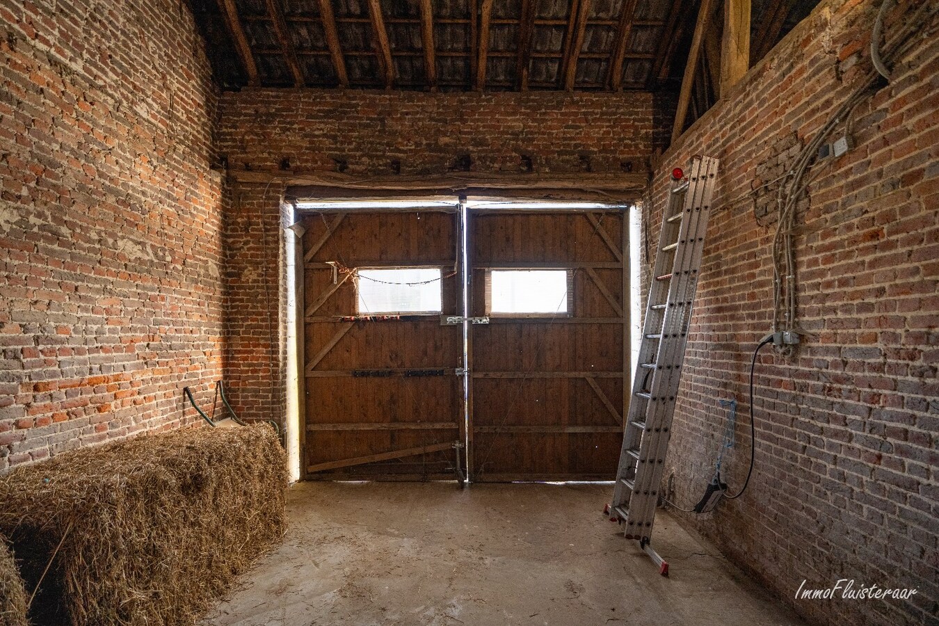 Charmante instapklare woning met paardenfaciliteiten op ca. 75a te Waanrode. 