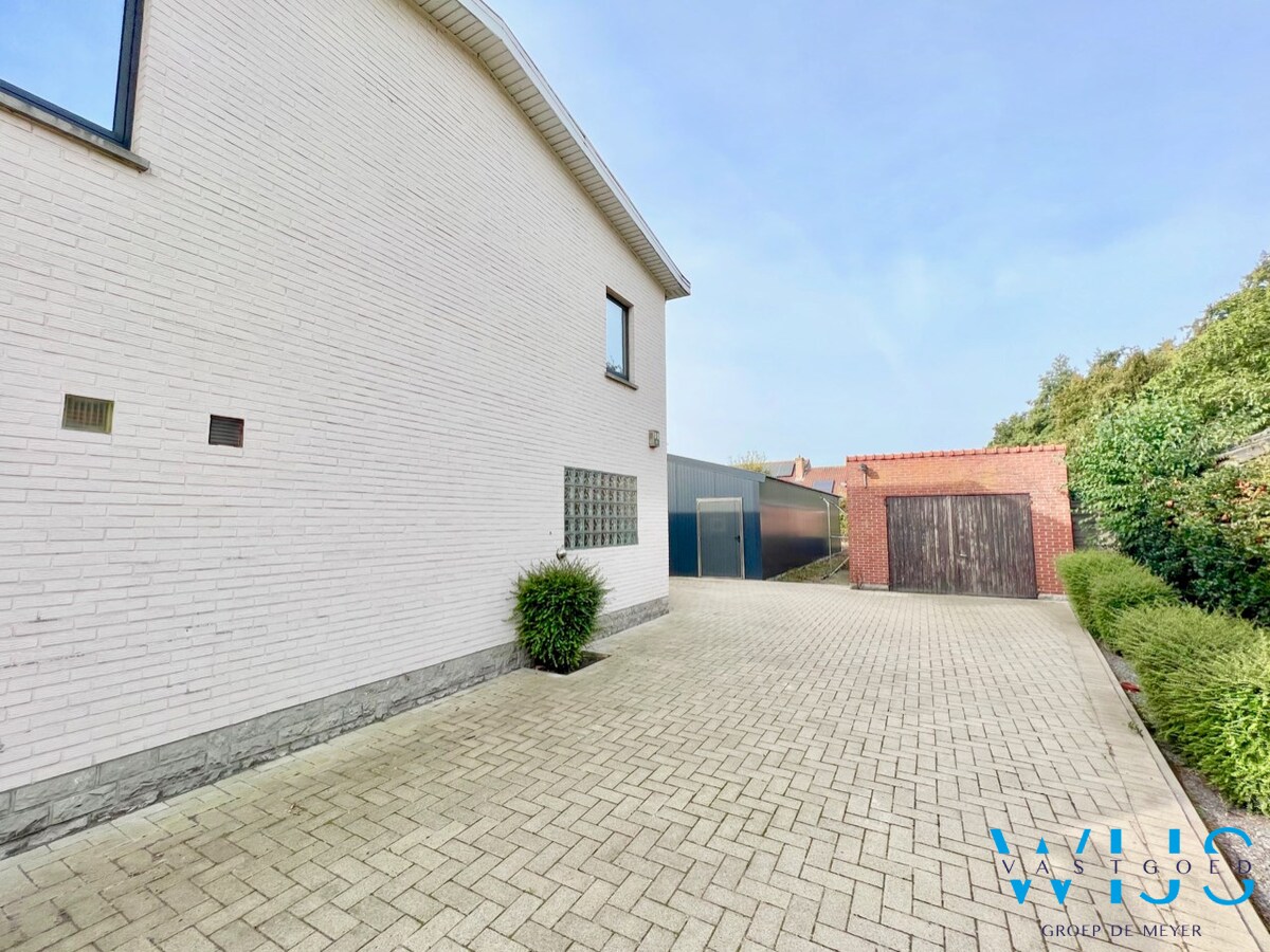 Woning met 2 loodsen  te ERTVELDE ! 