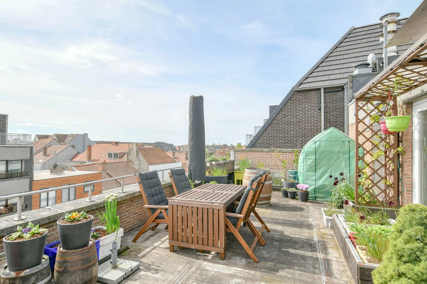 Gerenoveerd dakappartement met zonneterras