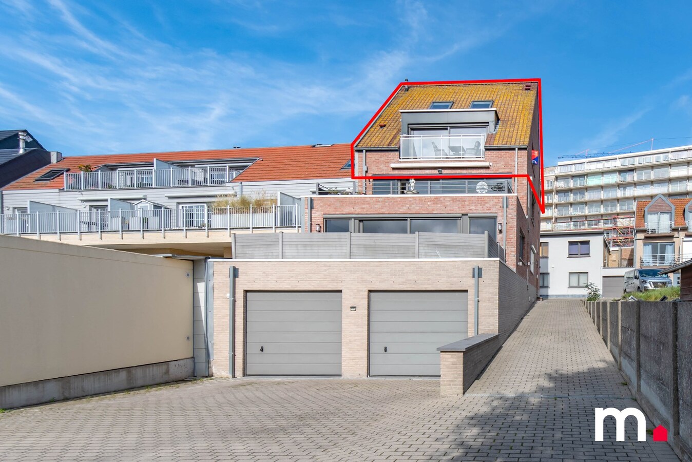 Instapklaar en zeer ruim en lichtrijk duplex-appartement 