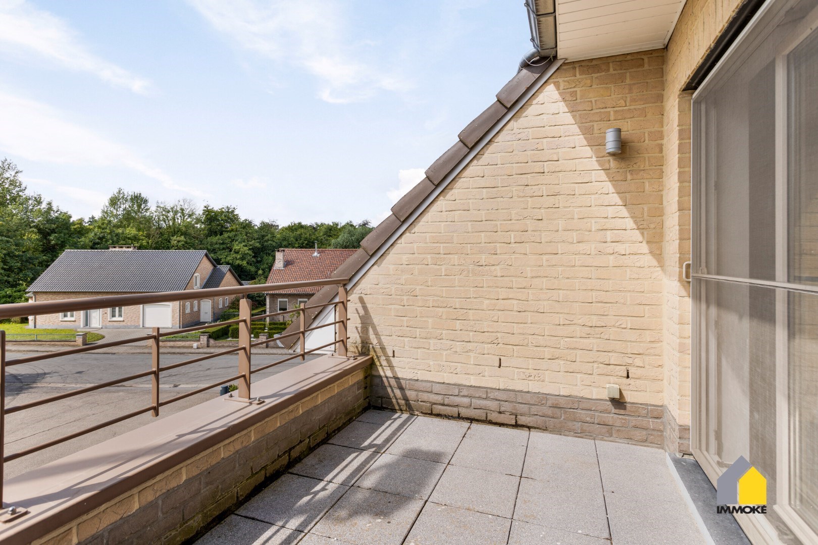 Instapklaar appartement met 2 slpk, zonneterras, garage en kelderberging. 