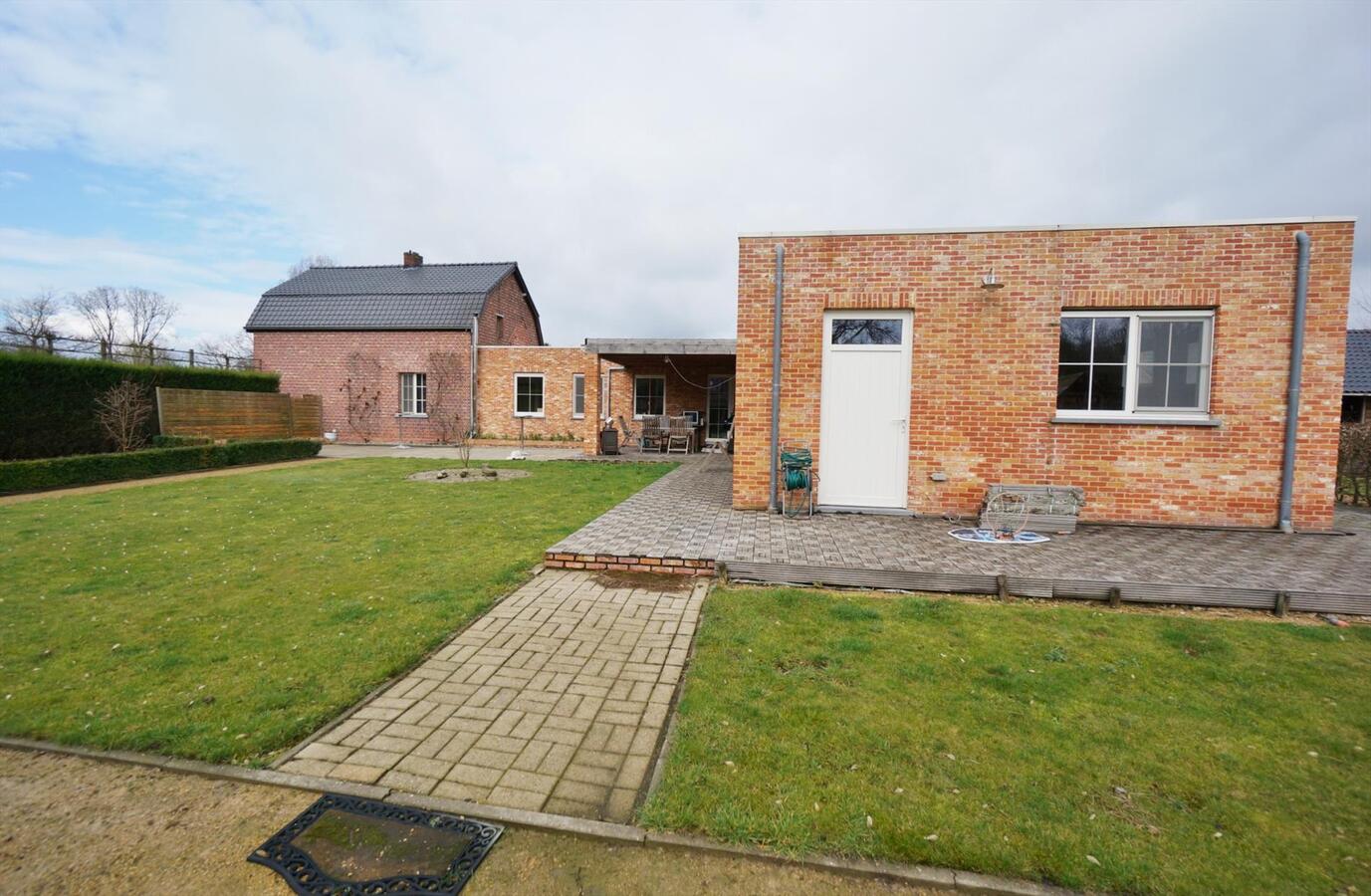 Farm sold in Wortel