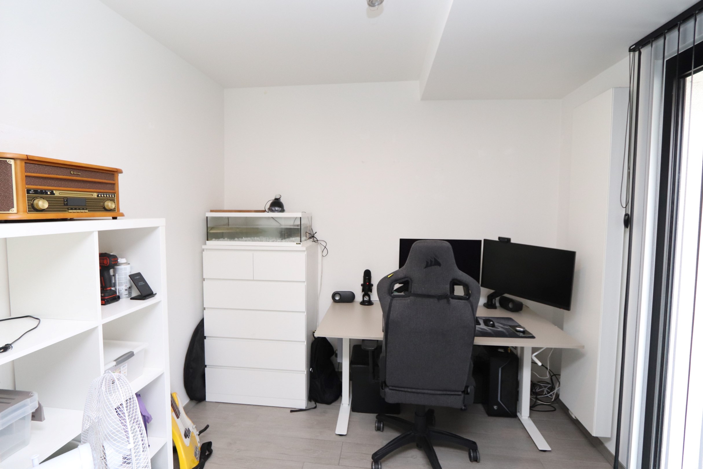 INSTAPKLAAR APPARTEMENT MET 2 SLAAPKAMER EN GARAGE 
