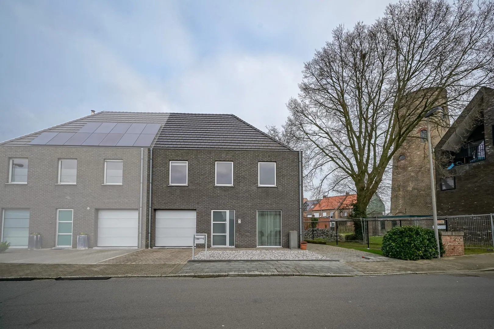 **IN OPTIE** na succesvolle Kijkdag!  - Ruime instapklare woning met tuin en garage in Oudenburg.