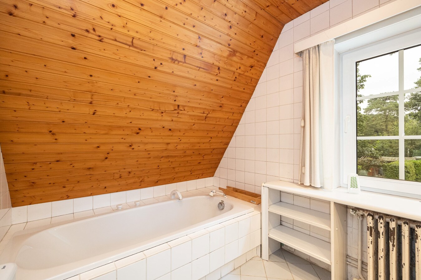 Karaktervolle villa op een perceel van  1.779 m&#178; te Schilde op wandelafstand van het centrum 