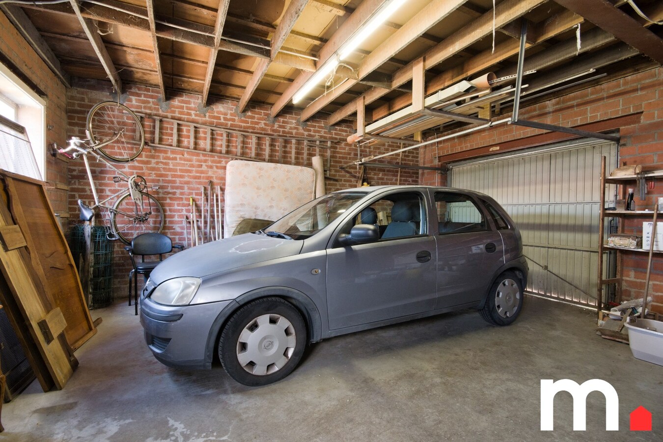 Ruime gezinswoning met grote garage, zuidgericht terras en tuin te Heule ! 