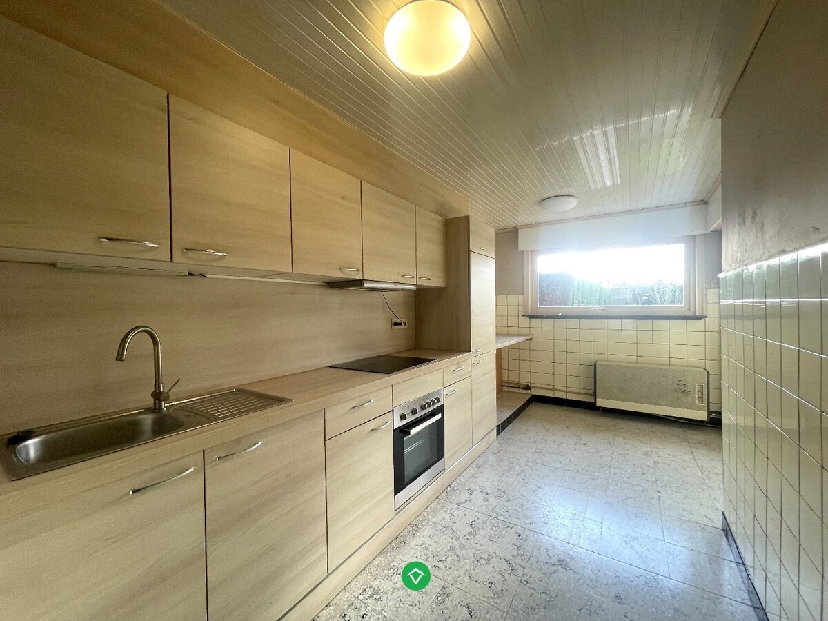 Stevige rijwoning met 3 slaapkamers met tuin en garage te Rumbeke 