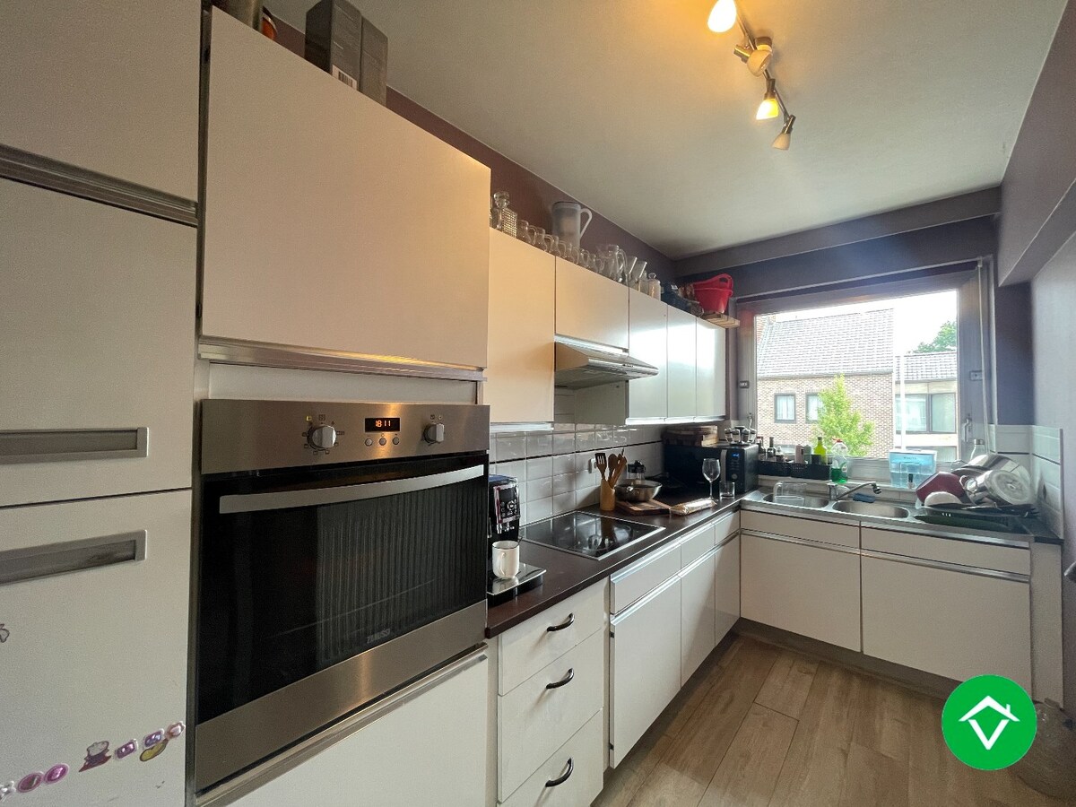Centraal gelegen appartement met 2 slaapkamers en garage te Roeselare 