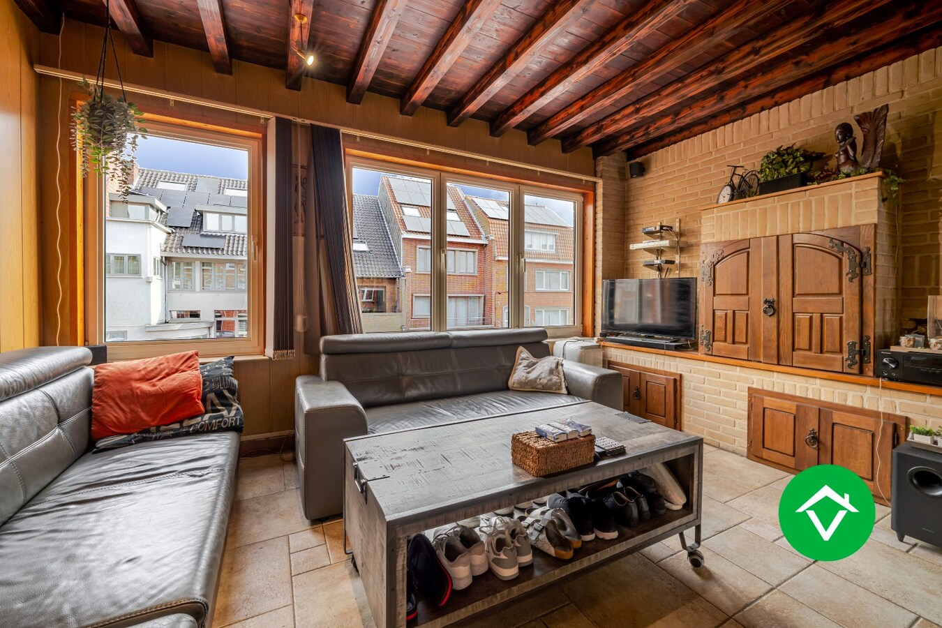 Charmante gezinswoning met twee slaapkamers en afgesloten garagebox te Sint-Kruis (Brugge) 