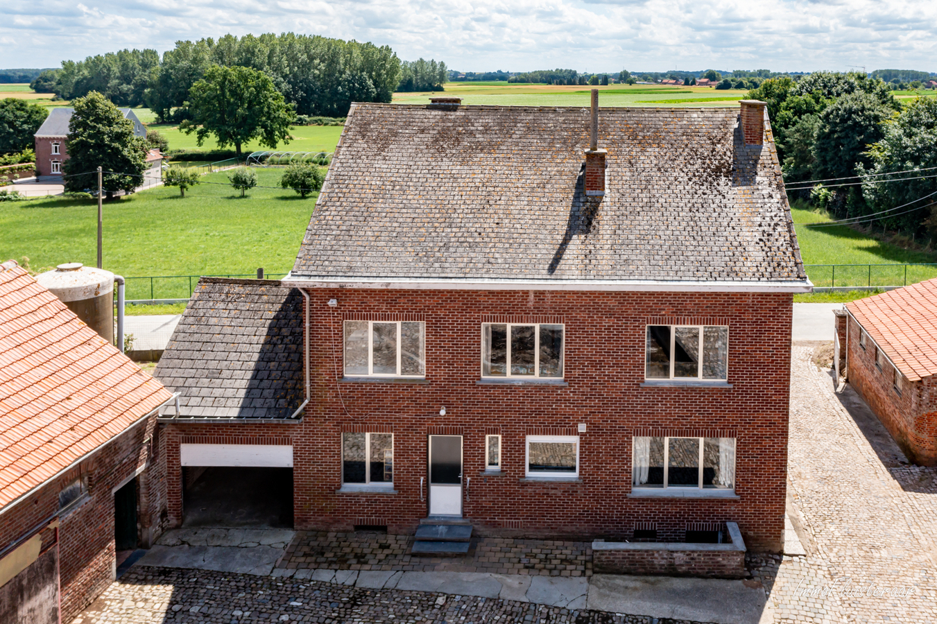 Landelijk gelegen vierkantshoeve op ca. 1ha (uitbreiding met ca. 6ha mogelijk) te Binkom (Lubbeek/Vlaams-Brabant) 