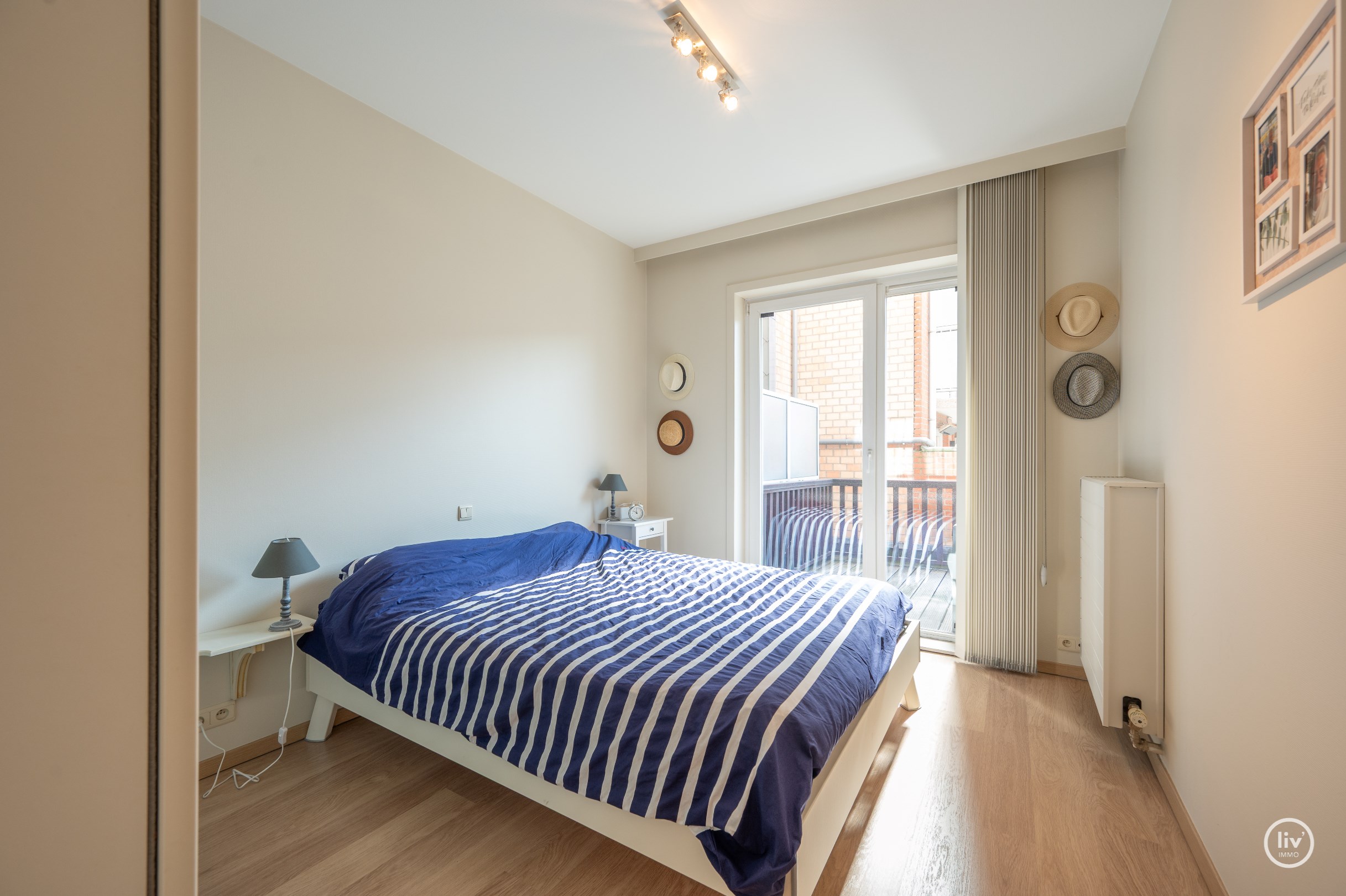 Instapklaar appartement met mooi zonneterras, gelegen op de Dumortierlaan. 