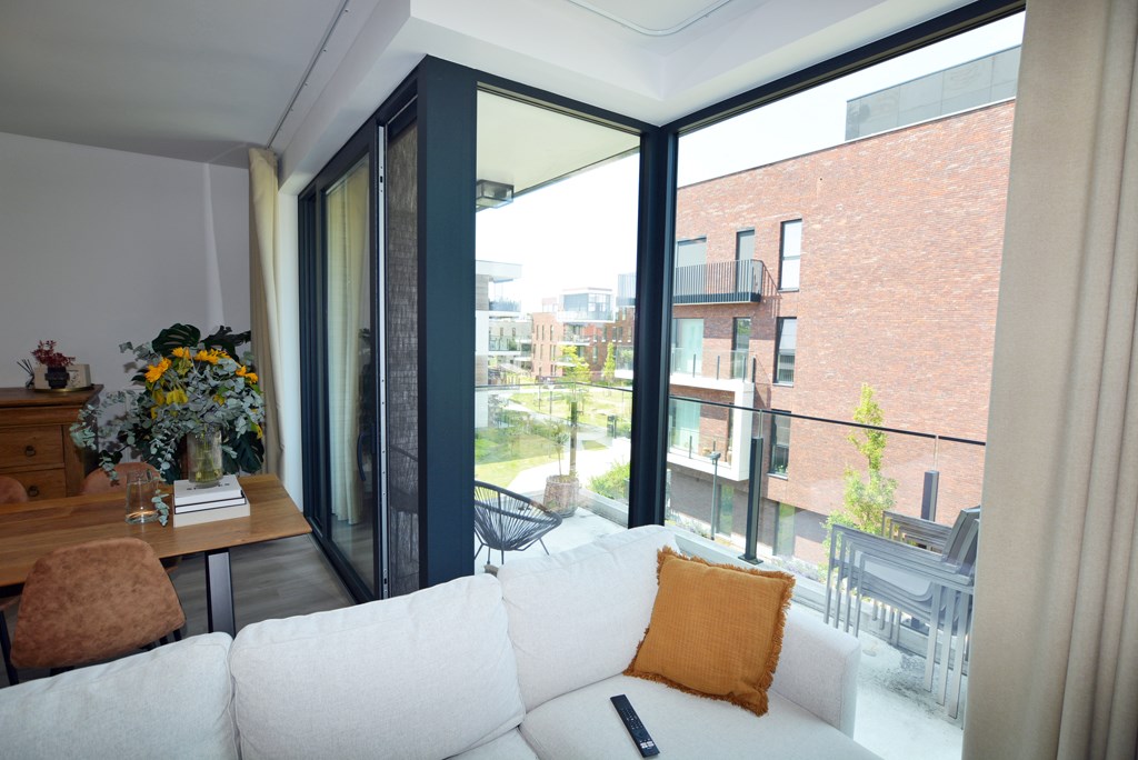 Modern energiezuinig appartement met 2 slpks, terras, autostaanplaats en kelderberging. 