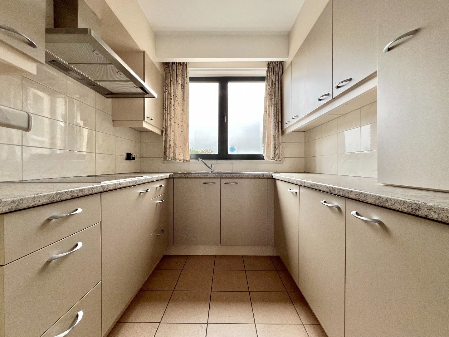 Ruim en lichtrijk appartement met 1 slpk, bew. opp. van 69m&#178; op zeer centrale ligging! 