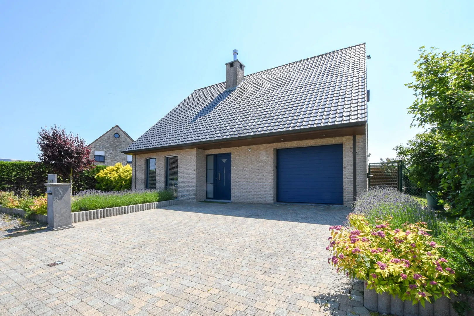 Ruime villa met garage, grote tuin, zonnepanelen + thuisbatterij en 3 slaapkamers in De Haan, Vosseslag