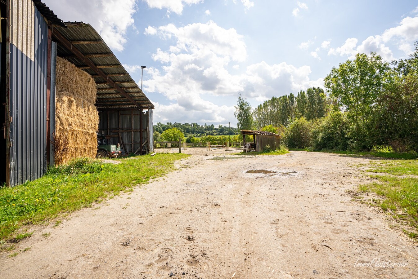 Equestrian property with house to be renovated at ca. 90a in Wonck (Bitsingen). 