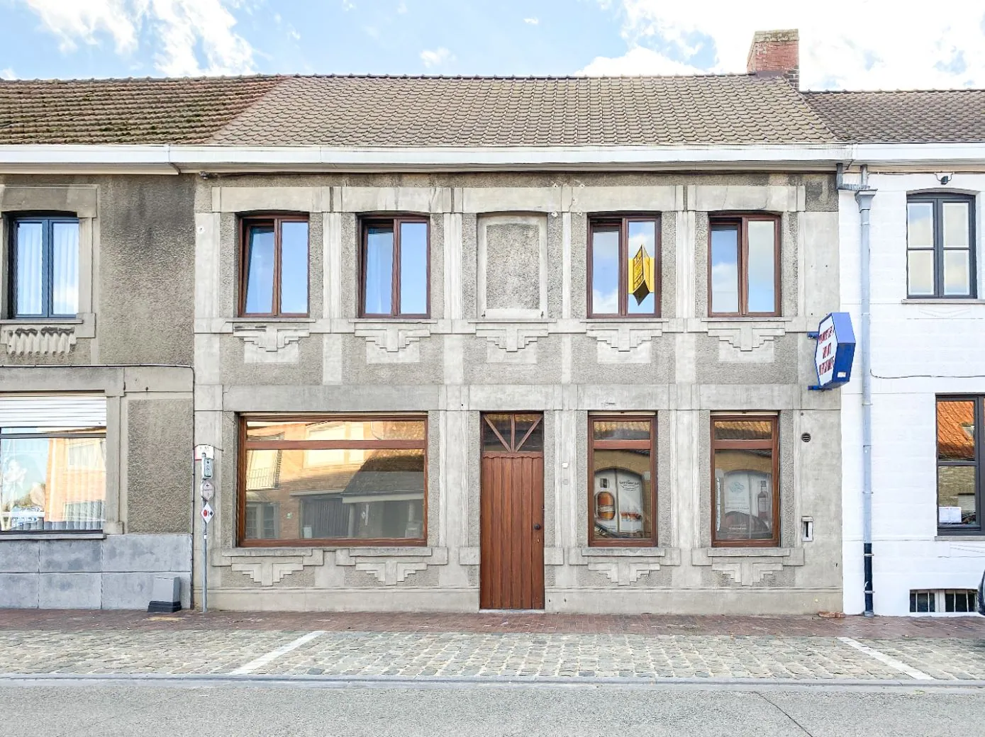 Ruime woning met unieke gevel en 3 slaapkamers in Kortemark!