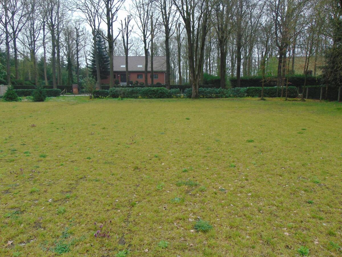 Perceel bouwgrond op residenti&#235;le locatie 